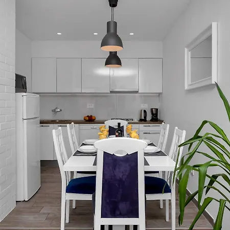 Prgo Apartment *